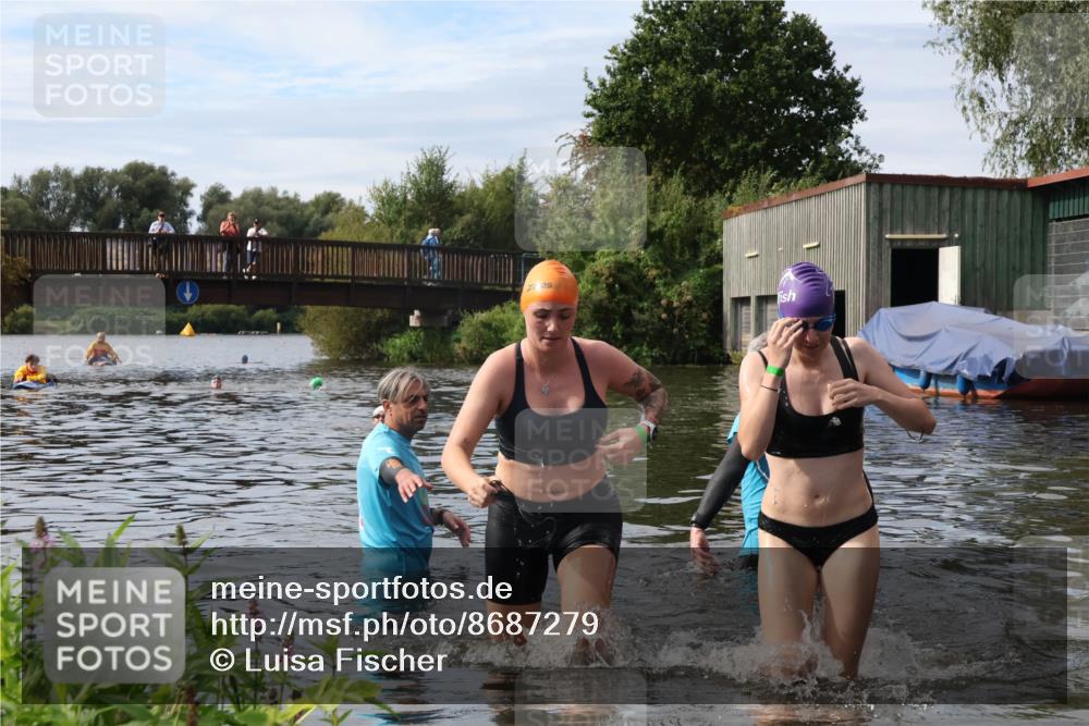 31.08.2025 - Elbe Triathlon Hamburg Luisa Fischer http://msf.ph/oto/8687279 31.08.2025 10:55:25 Schwimmen 1555, 1617 meine-sportfotos.de