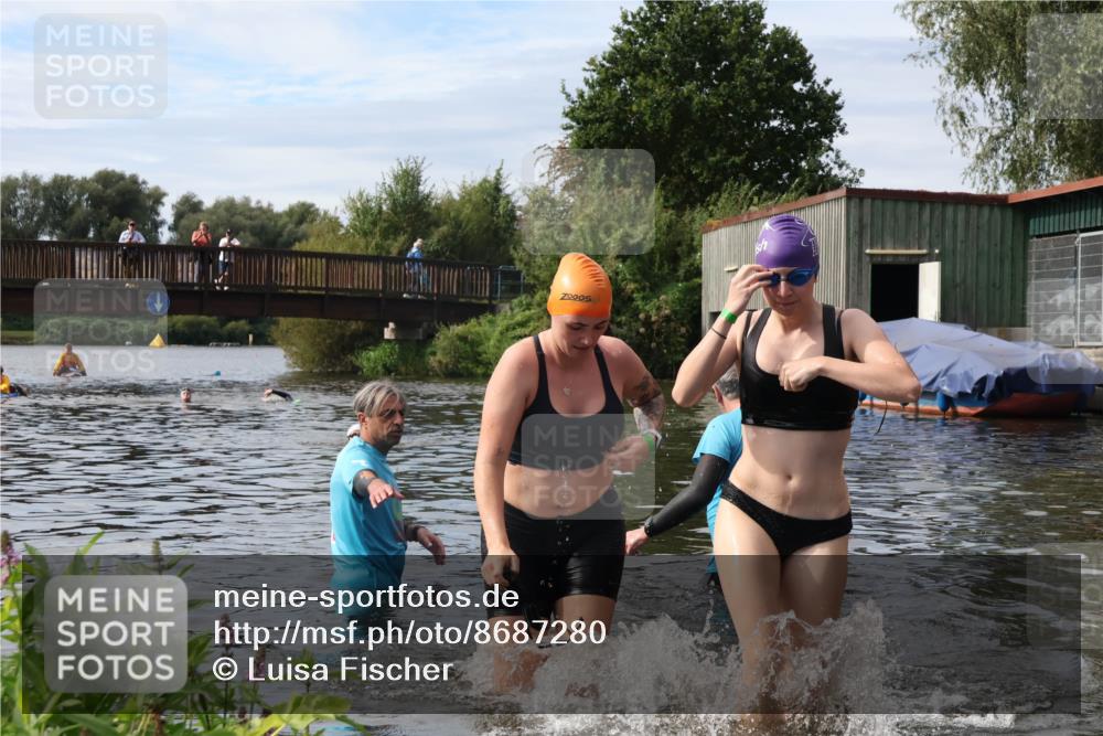 31.08.2025 - Elbe Triathlon Hamburg Luisa Fischer http://msf.ph/oto/8687280 31.08.2025 10:55:26 Schwimmen 1555, 1617 meine-sportfotos.de