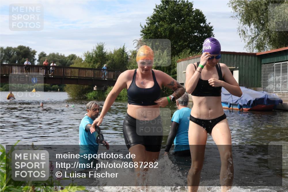 31.08.2025 - Elbe Triathlon Hamburg Luisa Fischer http://msf.ph/oto/8687282 31.08.2025 10:55:26 Schwimmen 1555, 1617 meine-sportfotos.de