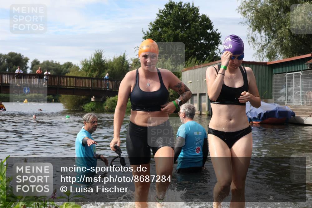 31.08.2025 - Elbe Triathlon Hamburg Luisa Fischer http://msf.ph/oto/8687284 31.08.2025 10:55:26 Schwimmen 1555, 1617 meine-sportfotos.de