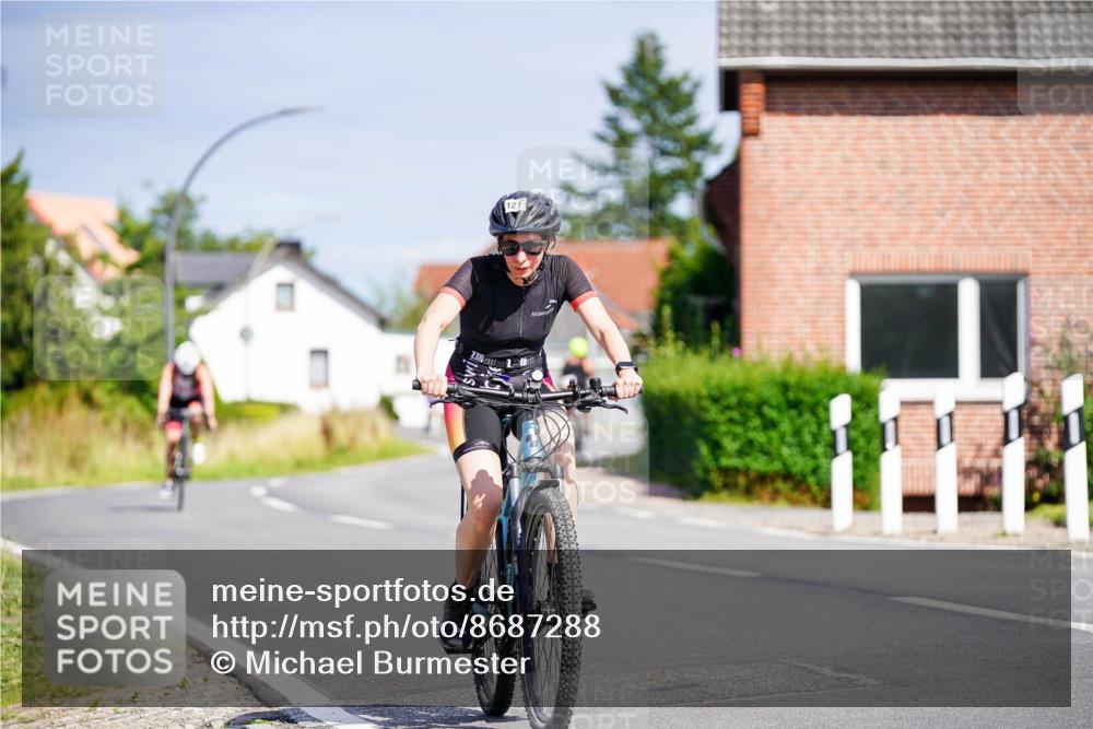 31.08.2025 - Elbe Triathlon Hamburg Michael Burmester http://msf.ph/oto/8687288 31.08.2025 14:52:57 Radfahren 121 meine-sportfotos.de