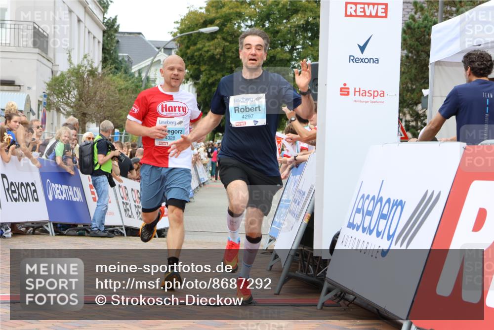31.08.2025 - 21. Blankeneser Heldenlauf Strokosch-Dieckow http://msf.ph/oto/8687292 31.08.2025 11:58:23 Ziel 5714, 4328, 4297 meine-sportfotos.de