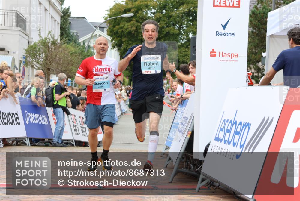 31.08.2025 - 21. Blankeneser Heldenlauf Strokosch-Dieckow http://msf.ph/oto/8687313 31.08.2025 11:58:23 Ziel 5714, 4328, 4297 meine-sportfotos.de