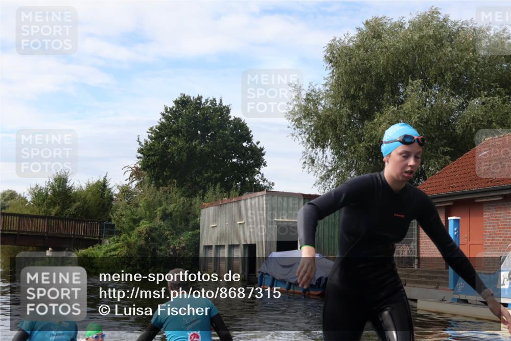31.08.2025 - Elbe Triathlon Hamburg Luisa Fischer http://msf.ph/oto/8687315 31.08.2025 10:56:05 Schwimmen 1522, 1606 meine-sportfotos.de