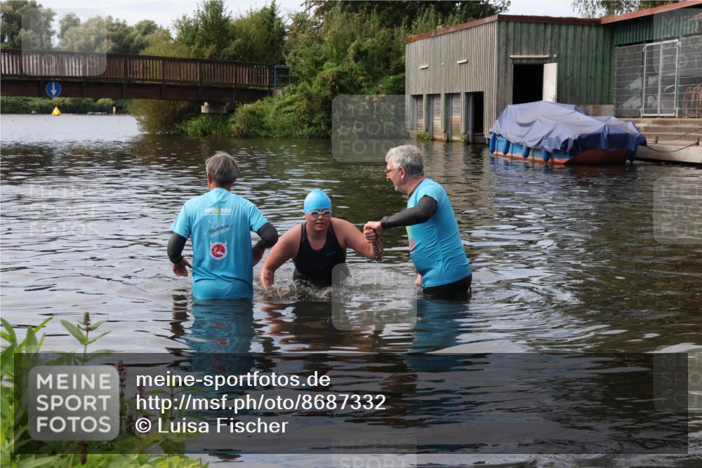 31.08.2025 - Elbe Triathlon Hamburg Luisa Fischer http://msf.ph/oto/8687332 31.08.2025 10:56:50 Schwimmen 1517 meine-sportfotos.de