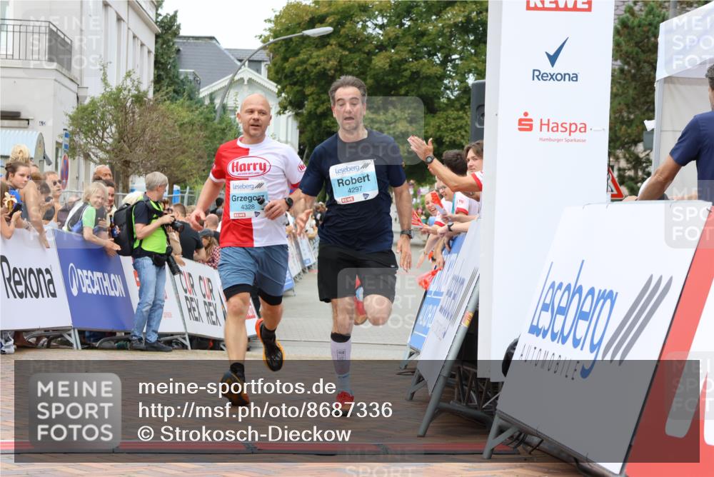 31.08.2025 - 21. Blankeneser Heldenlauf Strokosch-Dieckow http://msf.ph/oto/8687336 31.08.2025 11:58:23 Ziel 5714, 4328, 4297 meine-sportfotos.de