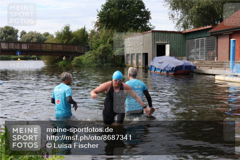 31.08.2025 - Elbe Triathlon Hamburg Luisa Fischer http://msf.ph/oto/8687341 31.08.2025 10:56:52 Schwimmen 1517 meine-sportfotos.de