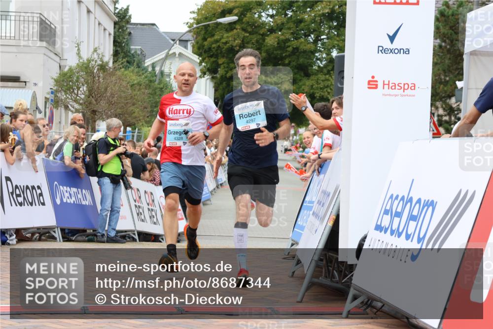 31.08.2025 - 21. Blankeneser Heldenlauf Strokosch-Dieckow http://msf.ph/oto/8687344 31.08.2025 11:58:23 Ziel 5714, 4328, 4297 meine-sportfotos.de