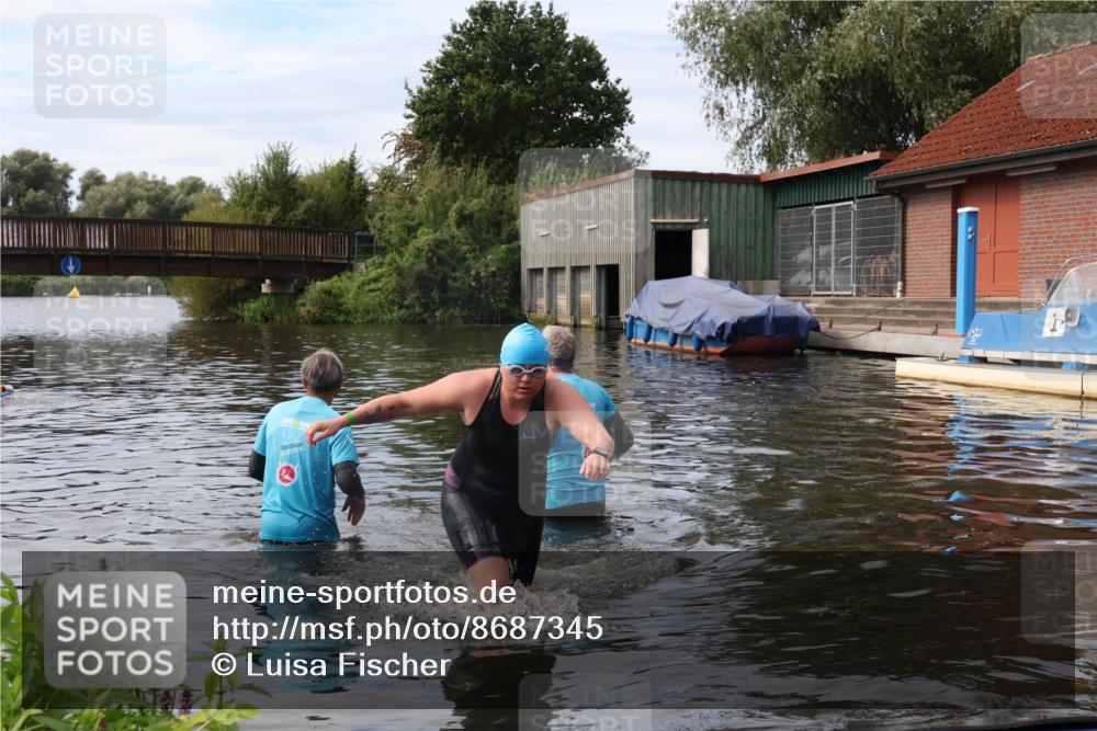 31.08.2025 - Elbe Triathlon Hamburg Luisa Fischer http://msf.ph/oto/8687345 31.08.2025 10:56:53 Schwimmen 1517 meine-sportfotos.de