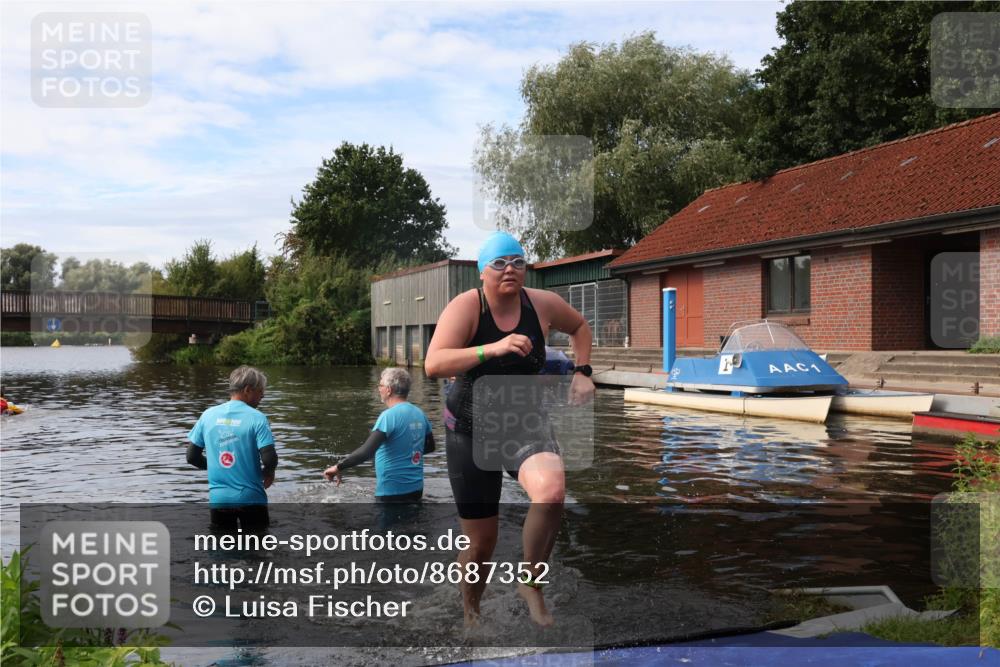 31.08.2025 - Elbe Triathlon Hamburg Luisa Fischer http://msf.ph/oto/8687352 31.08.2025 10:56:54 Schwimmen 1517 meine-sportfotos.de