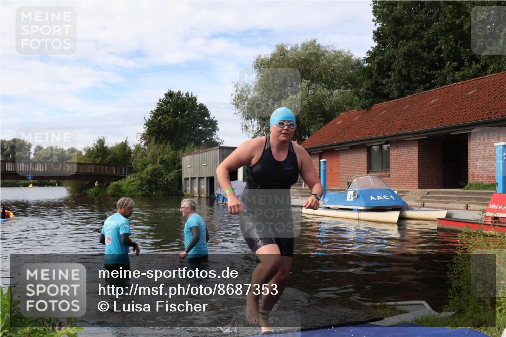 31.08.2025 - Elbe Triathlon Hamburg Luisa Fischer http://msf.ph/oto/8687353 31.08.2025 10:56:54 Schwimmen 1517 meine-sportfotos.de