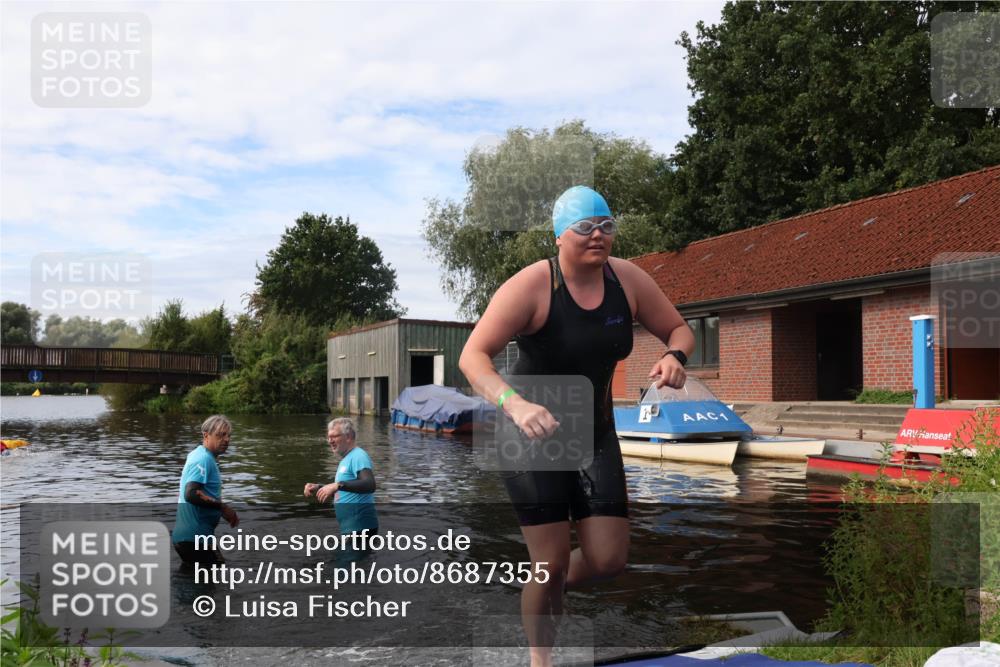 31.08.2025 - Elbe Triathlon Hamburg Luisa Fischer http://msf.ph/oto/8687355 31.08.2025 10:56:55 Schwimmen 1517 meine-sportfotos.de