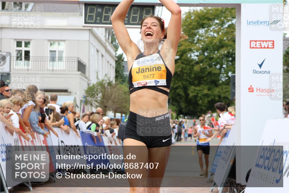 31.08.2025 - 21. Blankeneser Heldenlauf Strokosch-Dieckow http://msf.ph/oto/8687407 31.08.2025 11:58:12 Ziel 5477, 5714, 4192 meine-sportfotos.de