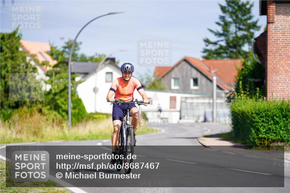 31.08.2025 - Elbe Triathlon Hamburg Michael Burmester http://msf.ph/oto/8687467 31.08.2025 15:00:13 Radfahren  meine-sportfotos.de