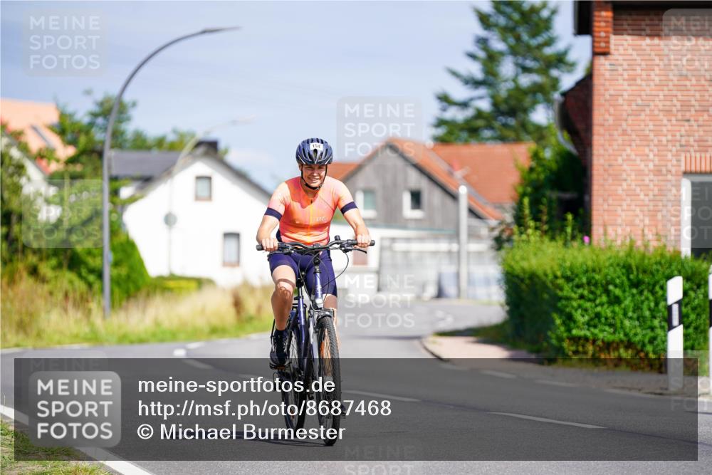 31.08.2025 - Elbe Triathlon Hamburg Michael Burmester http://msf.ph/oto/8687468 31.08.2025 15:00:13 Radfahren  meine-sportfotos.de