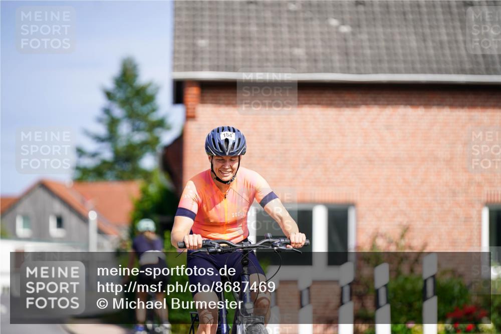 31.08.2025 - Elbe Triathlon Hamburg Michael Burmester http://msf.ph/oto/8687469 31.08.2025 15:00:14 Radfahren  meine-sportfotos.de