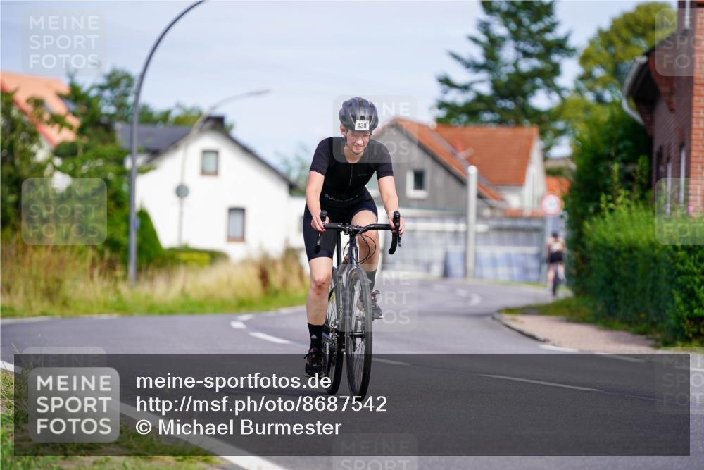 31.08.2025 - Elbe Triathlon Hamburg Michael Burmester http://msf.ph/oto/8687542 31.08.2025 15:04:42 Radfahren  meine-sportfotos.de