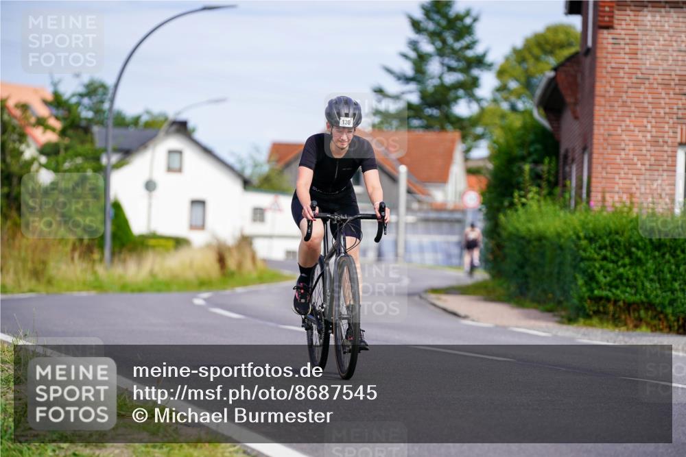 31.08.2025 - Elbe Triathlon Hamburg Michael Burmester http://msf.ph/oto/8687545 31.08.2025 15:04:42 Radfahren  meine-sportfotos.de