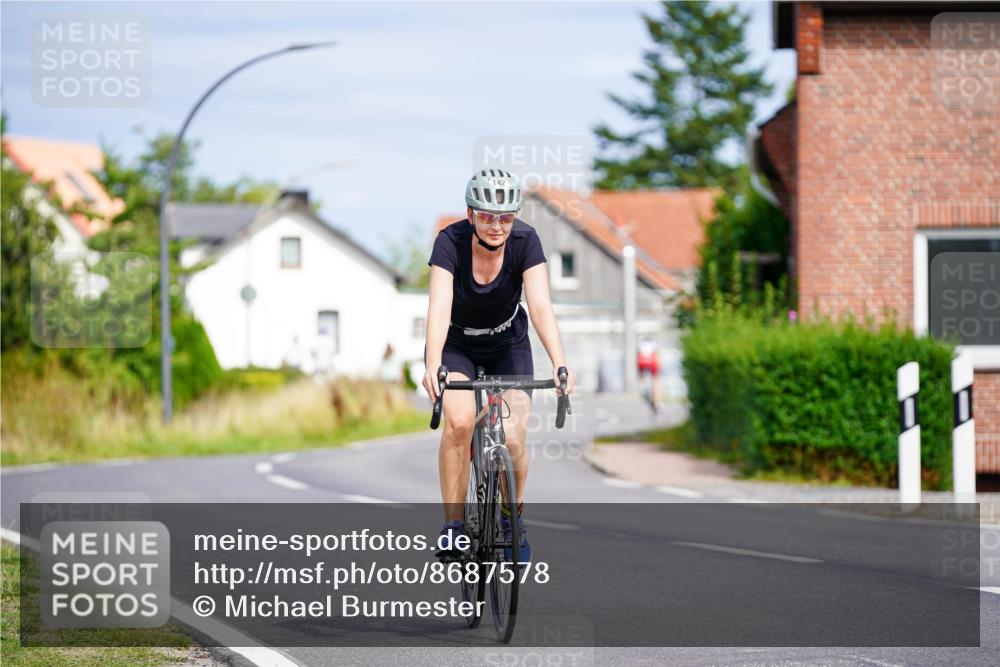 31.08.2025 - Elbe Triathlon Hamburg Michael Burmester http://msf.ph/oto/8687578 31.08.2025 15:08:14 Radfahren  meine-sportfotos.de