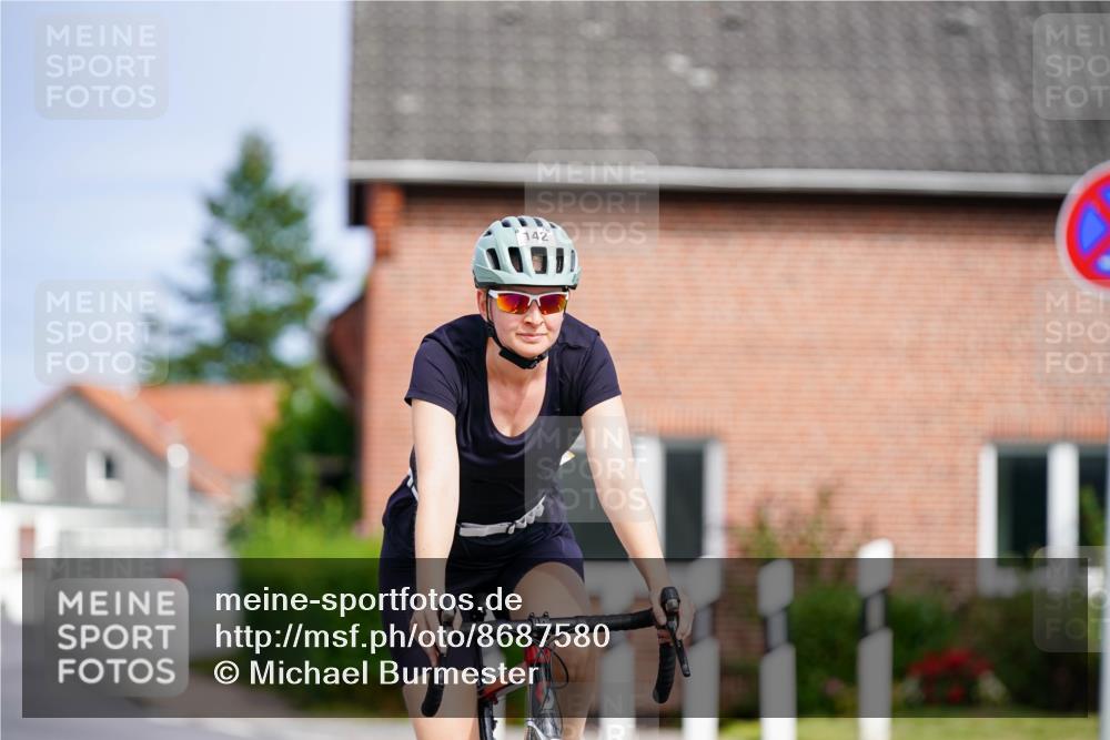 31.08.2025 - Elbe Triathlon Hamburg Michael Burmester http://msf.ph/oto/8687580 31.08.2025 15:08:15 Radfahren  meine-sportfotos.de