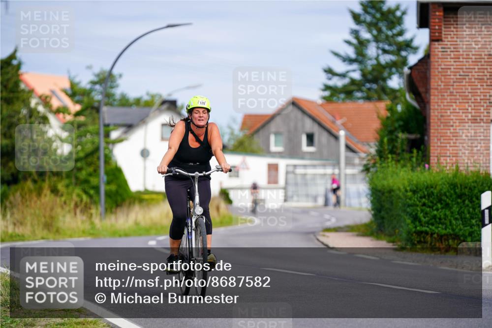 31.08.2025 - Elbe Triathlon Hamburg Michael Burmester http://msf.ph/oto/8687582 31.08.2025 15:09:00 Radfahren  meine-sportfotos.de