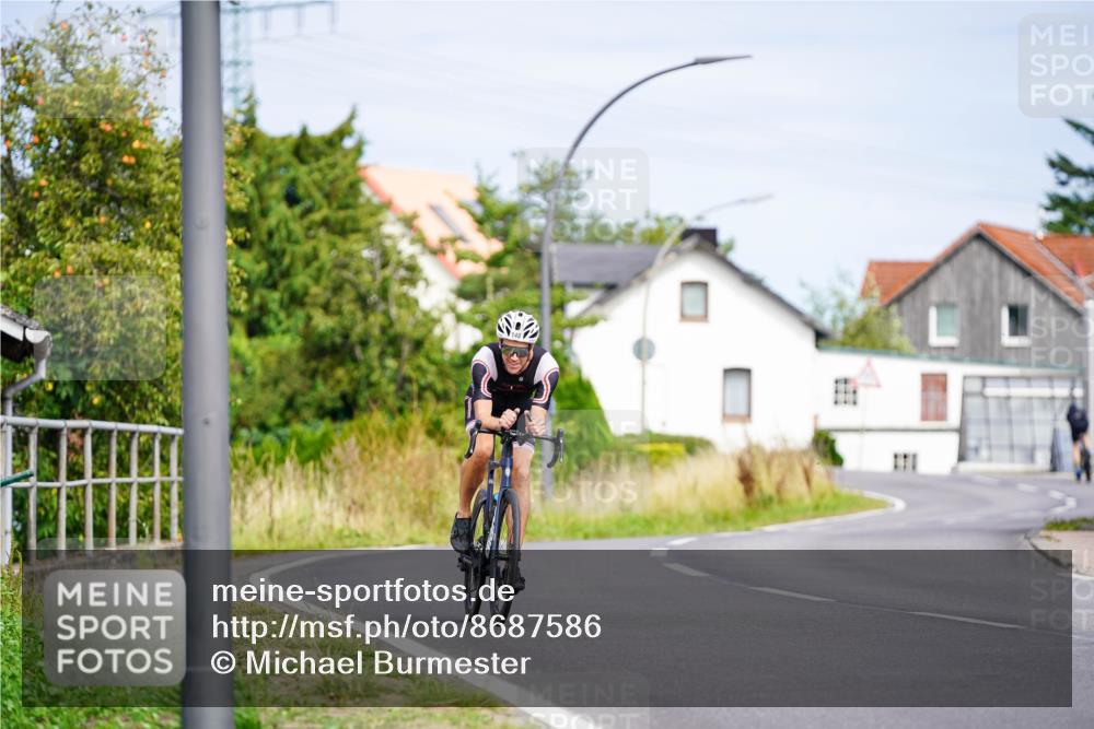 31.08.2025 - Elbe Triathlon Hamburg Michael Burmester http://msf.ph/oto/8687586 31.08.2025 15:09:08 Radfahren  meine-sportfotos.de