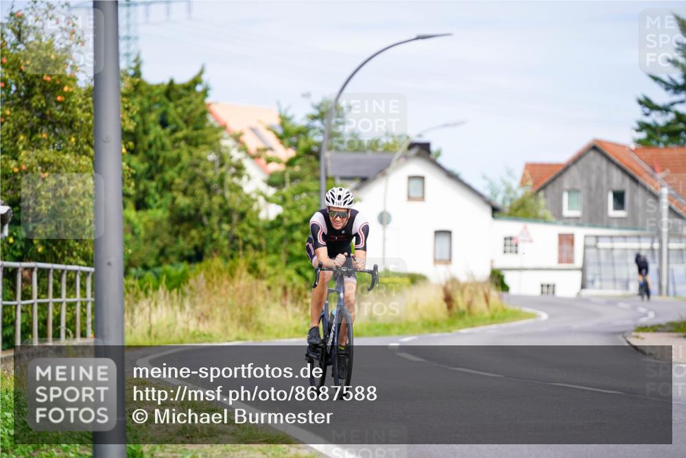31.08.2025 - Elbe Triathlon Hamburg Michael Burmester http://msf.ph/oto/8687588 31.08.2025 15:09:09 Radfahren  meine-sportfotos.de