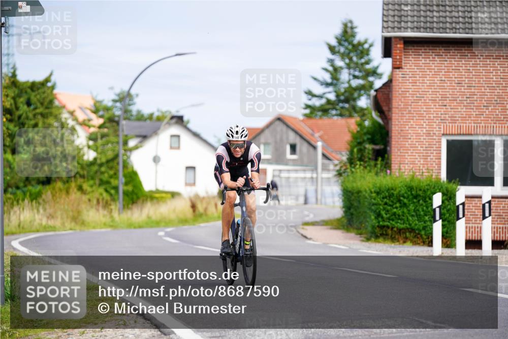 31.08.2025 - Elbe Triathlon Hamburg Michael Burmester http://msf.ph/oto/8687590 31.08.2025 15:09:09 Radfahren  meine-sportfotos.de
