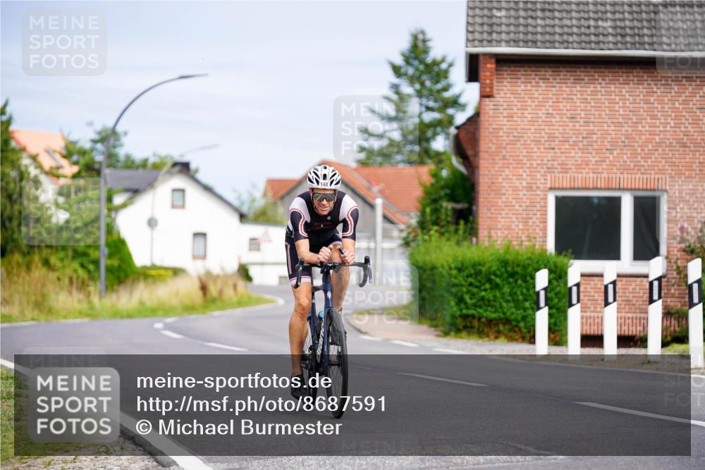 31.08.2025 - Elbe Triathlon Hamburg Michael Burmester http://msf.ph/oto/8687591 31.08.2025 15:09:10 Radfahren  meine-sportfotos.de