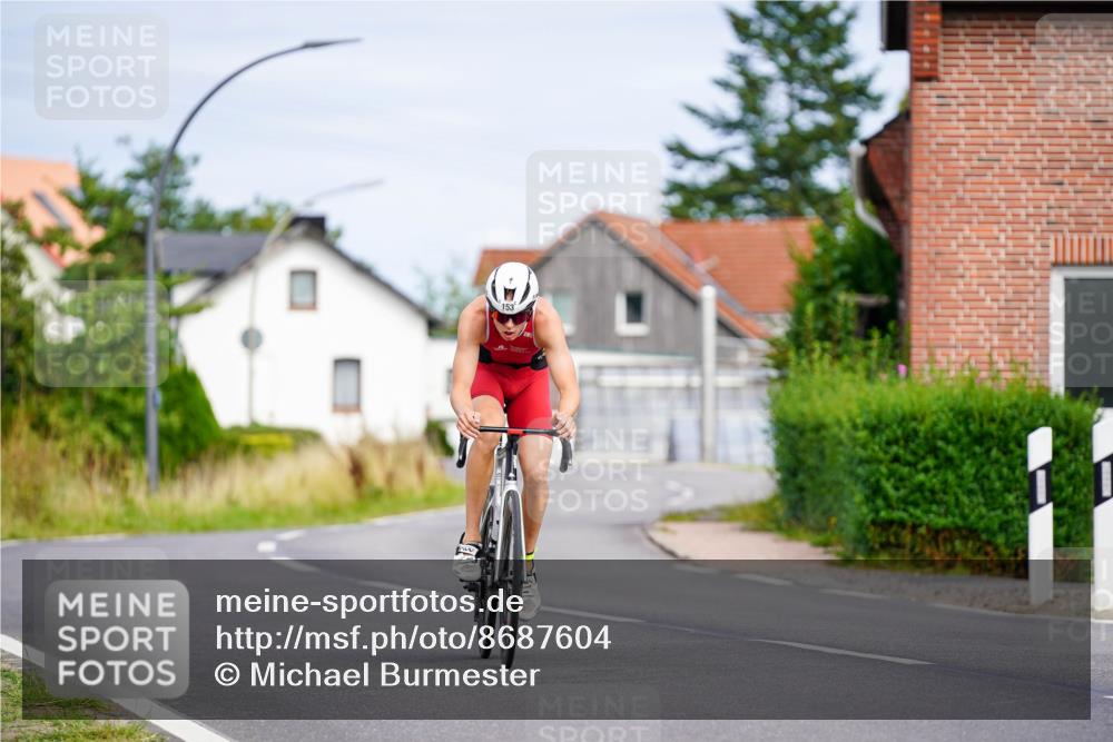 31.08.2025 - Elbe Triathlon Hamburg Michael Burmester http://msf.ph/oto/8687604 31.08.2025 15:10:13 Radfahren  meine-sportfotos.de