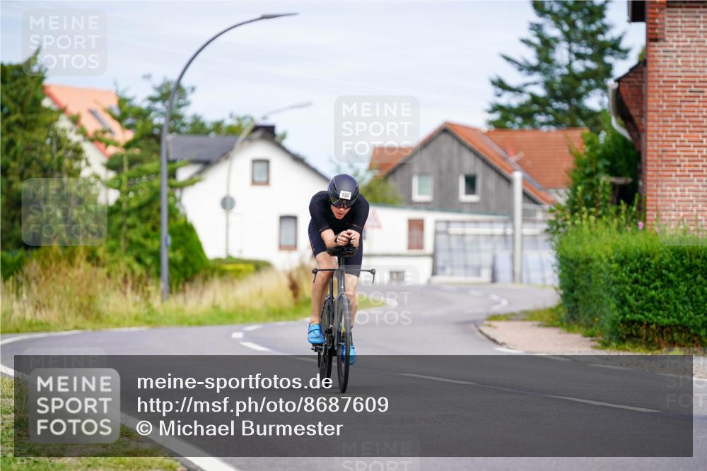 31.08.2025 - Elbe Triathlon Hamburg Michael Burmester http://msf.ph/oto/8687609 31.08.2025 15:10:59 Radfahren  meine-sportfotos.de