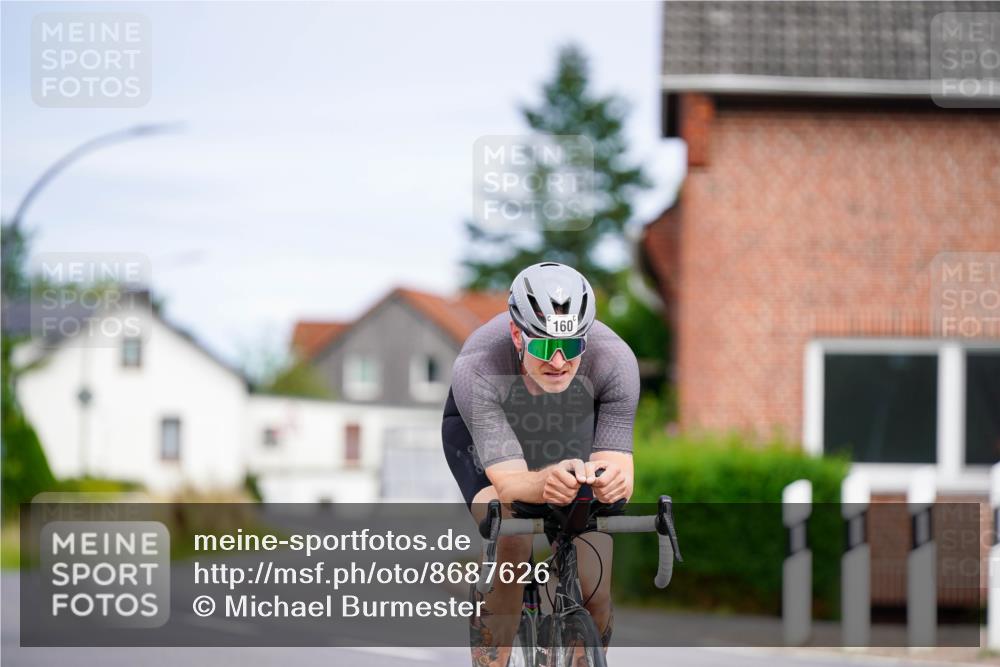 31.08.2025 - Elbe Triathlon Hamburg Michael Burmester http://msf.ph/oto/8687626 31.08.2025 15:11:56 Radfahren  meine-sportfotos.de