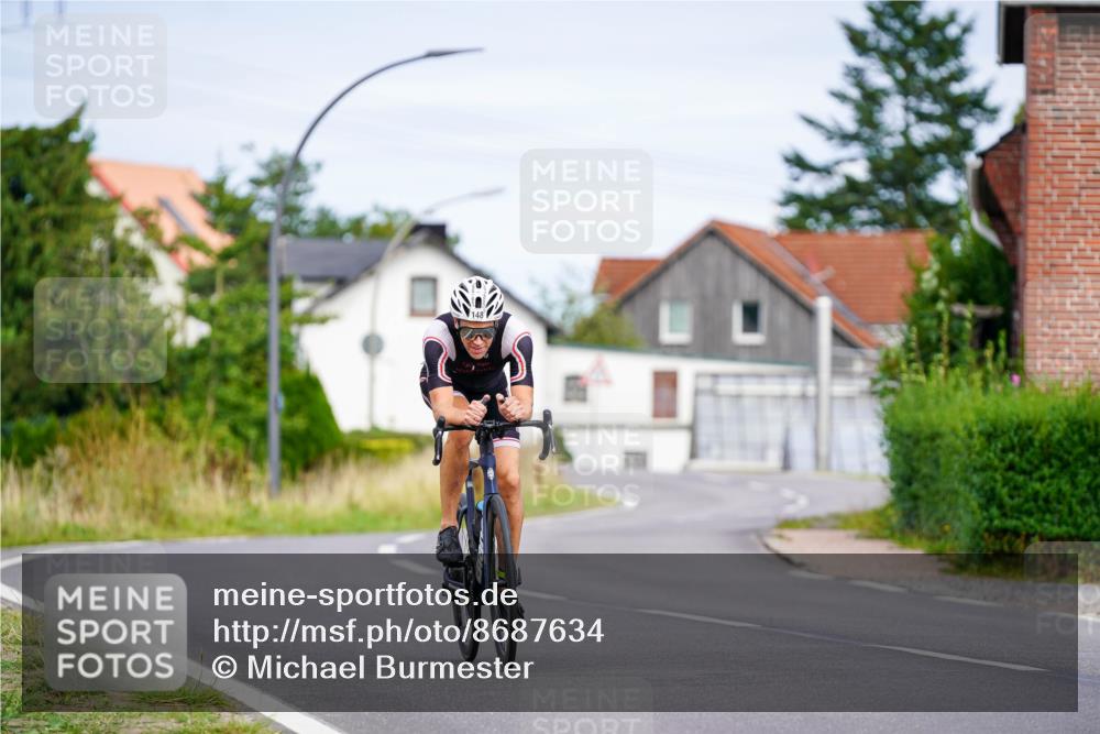 31.08.2025 - Elbe Triathlon Hamburg Michael Burmester http://msf.ph/oto/8687634 31.08.2025 15:13:14 Radfahren  meine-sportfotos.de