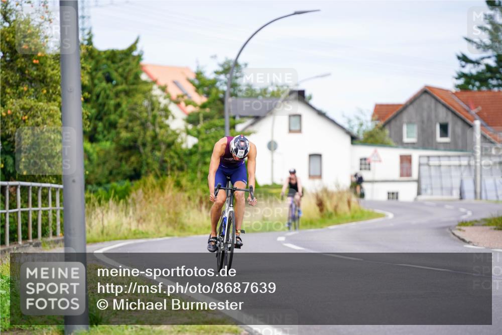 31.08.2025 - Elbe Triathlon Hamburg Michael Burmester http://msf.ph/oto/8687639 31.08.2025 15:13:51 Radfahren  meine-sportfotos.de