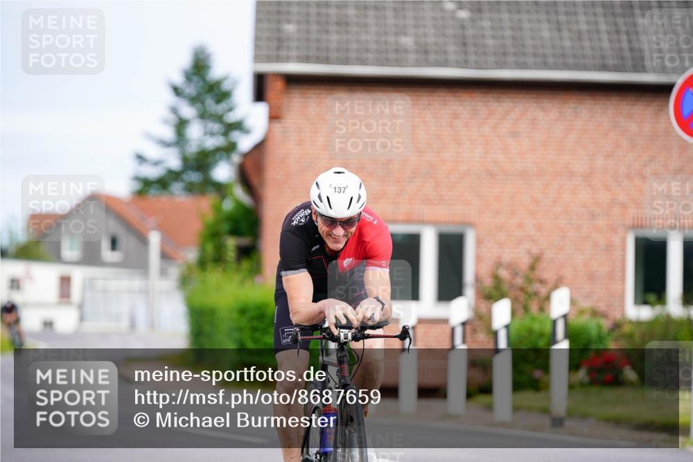 31.08.2025 - Elbe Triathlon Hamburg Michael Burmester http://msf.ph/oto/8687659 31.08.2025 15:15:36 Radfahren  meine-sportfotos.de