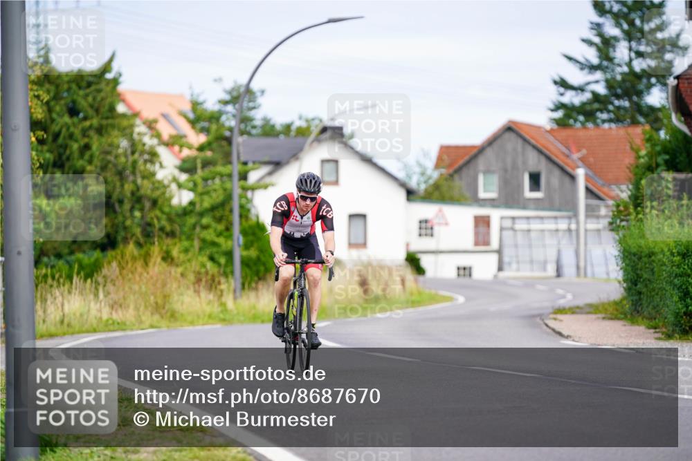 31.08.2025 - Elbe Triathlon Hamburg Michael Burmester http://msf.ph/oto/8687670 31.08.2025 15:16:15 Radfahren  meine-sportfotos.de