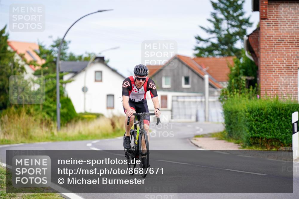 31.08.2025 - Elbe Triathlon Hamburg Michael Burmester http://msf.ph/oto/8687671 31.08.2025 15:16:15 Radfahren  meine-sportfotos.de