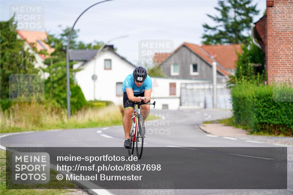 31.08.2025 - Elbe Triathlon Hamburg Michael Burmester http://msf.ph/oto/8687698 31.08.2025 15:18:41 Radfahren  meine-sportfotos.de