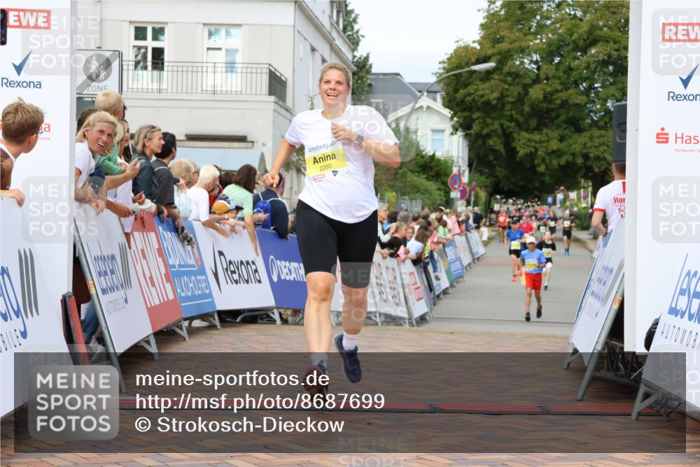 31.08.2025 - 21. Blankeneser Heldenlauf Strokosch-Dieckow http://msf.ph/oto/8687699 31.08.2025 10:29:59 Ziel 2260, 2603, 2602 meine-sportfotos.de