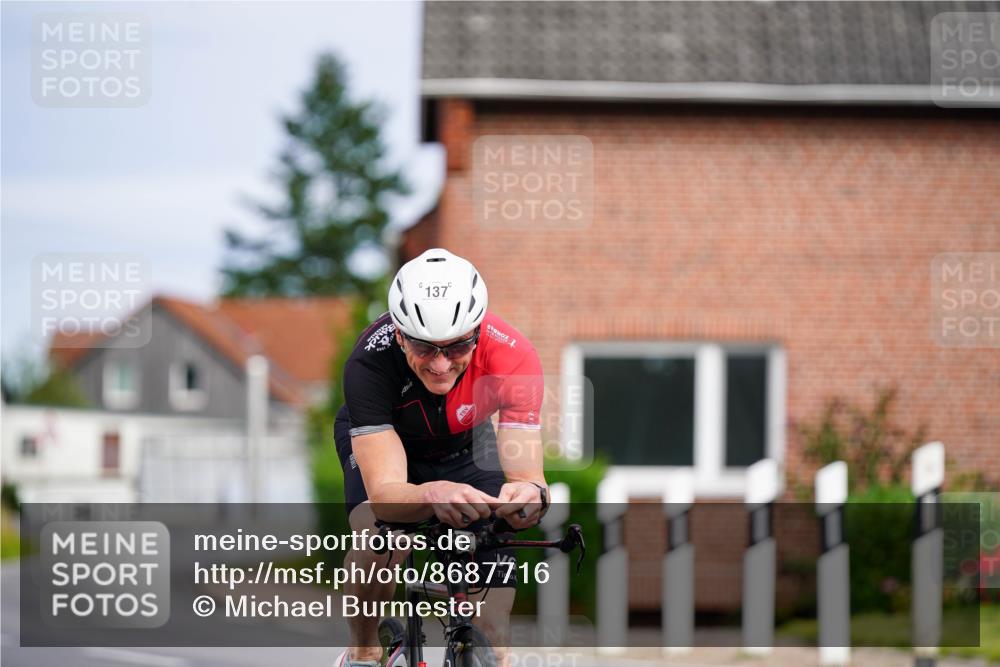31.08.2025 - Elbe Triathlon Hamburg Michael Burmester http://msf.ph/oto/8687716 31.08.2025 15:19:49 Radfahren  meine-sportfotos.de