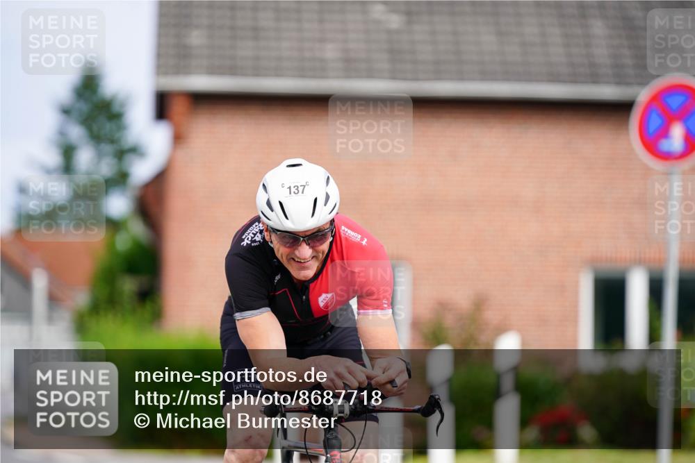 31.08.2025 - Elbe Triathlon Hamburg Michael Burmester http://msf.ph/oto/8687718 31.08.2025 15:19:49 Radfahren  meine-sportfotos.de