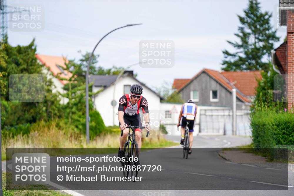 31.08.2025 - Elbe Triathlon Hamburg Michael Burmester http://msf.ph/oto/8687720 31.08.2025 15:20:27 Radfahren  meine-sportfotos.de