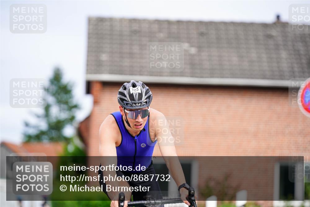 31.08.2025 - Elbe Triathlon Hamburg Michael Burmester http://msf.ph/oto/8687732 31.08.2025 15:20:50 Radfahren  meine-sportfotos.de