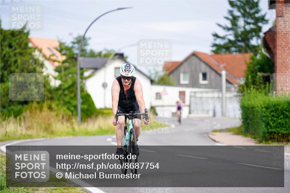 31.08.2025 - Elbe Triathlon Hamburg Michael Burmester http://msf.ph/oto/8687754 31.08.2025 15:22:44 Radfahren  meine-sportfotos.de