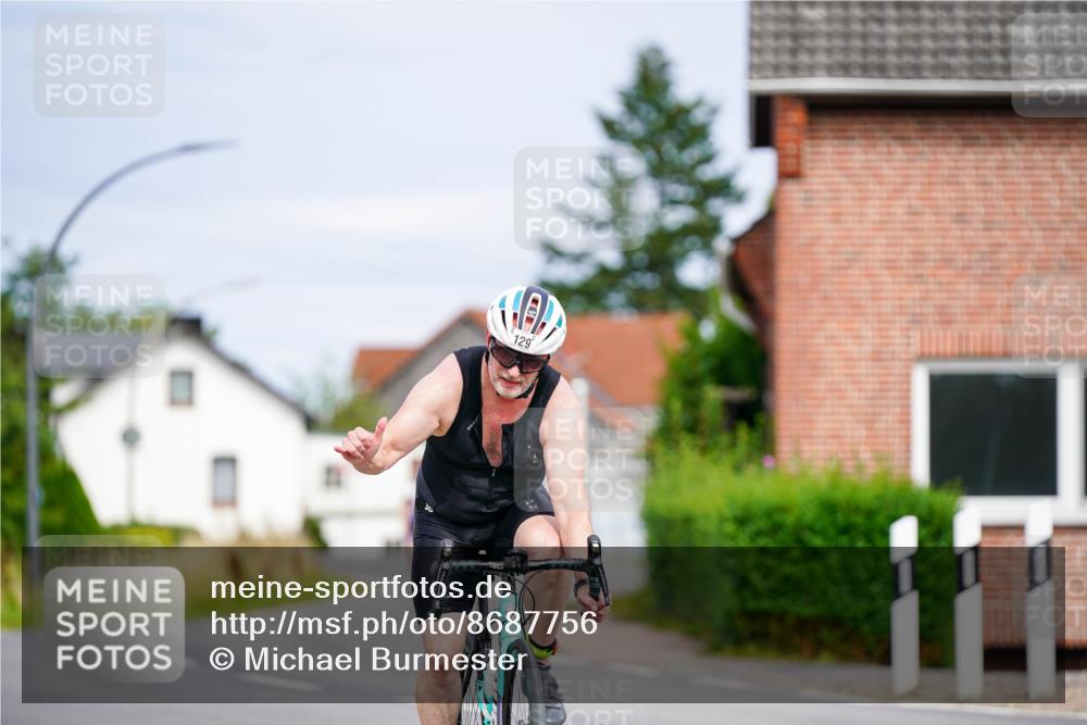31.08.2025 - Elbe Triathlon Hamburg Michael Burmester http://msf.ph/oto/8687756 31.08.2025 15:22:45 Radfahren  meine-sportfotos.de