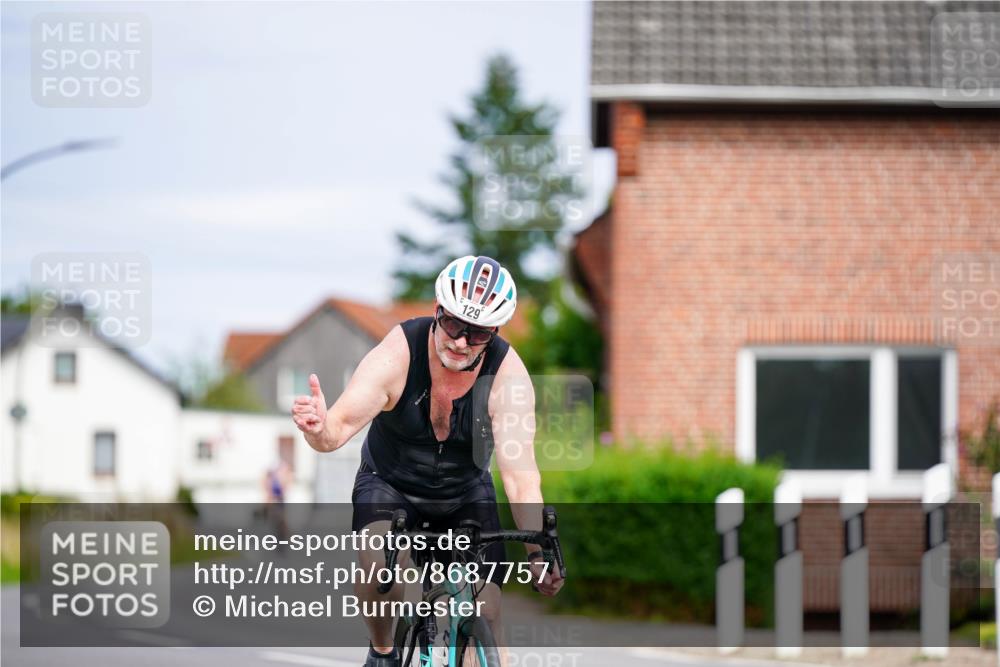 31.08.2025 - Elbe Triathlon Hamburg Michael Burmester http://msf.ph/oto/8687757 31.08.2025 15:22:45 Radfahren  meine-sportfotos.de