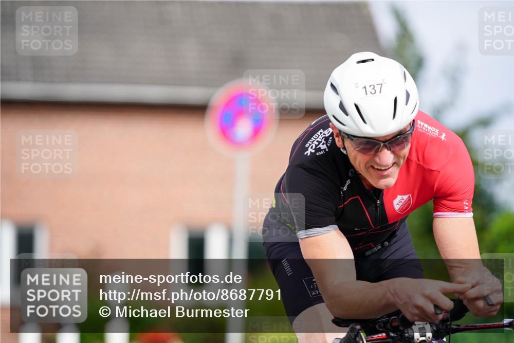 31.08.2025 - Elbe Triathlon Hamburg Michael Burmester http://msf.ph/oto/8687791 31.08.2025 15:24:03 Radfahren  meine-sportfotos.de