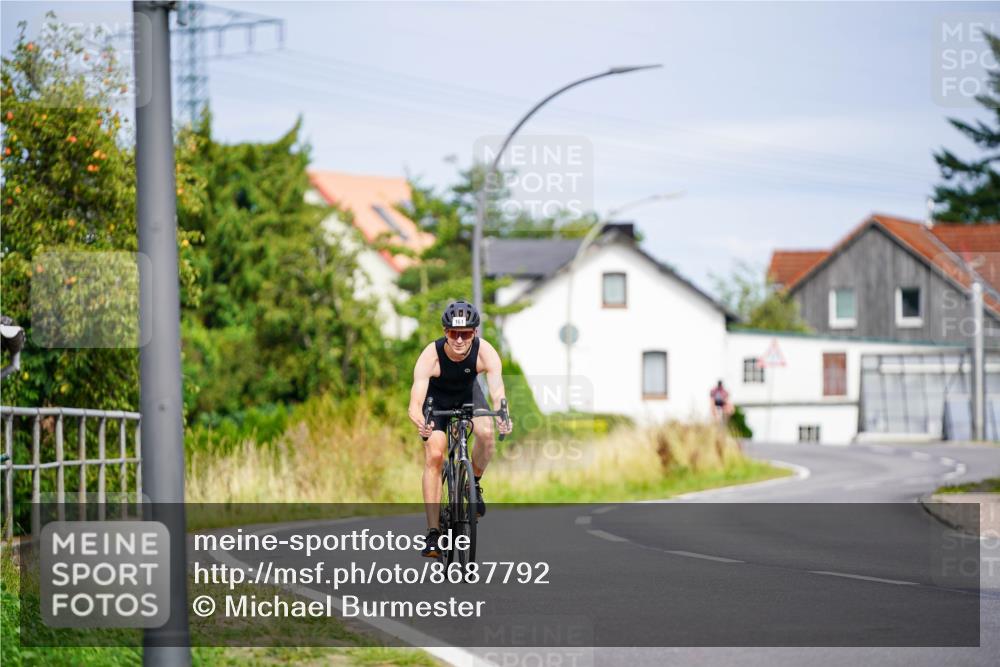 31.08.2025 - Elbe Triathlon Hamburg Michael Burmester http://msf.ph/oto/8687792 31.08.2025 15:24:25 Radfahren  meine-sportfotos.de