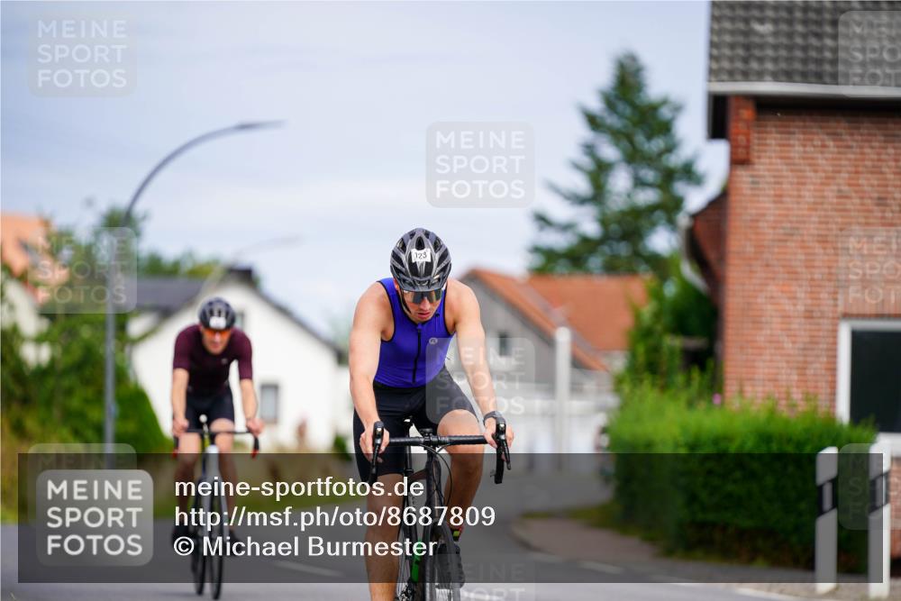 31.08.2025 - Elbe Triathlon Hamburg Michael Burmester http://msf.ph/oto/8687809 31.08.2025 15:25:17 Radfahren  meine-sportfotos.de