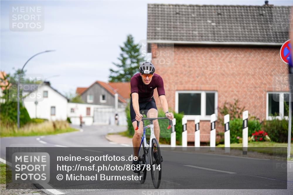 31.08.2025 - Elbe Triathlon Hamburg Michael Burmester http://msf.ph/oto/8687814 31.08.2025 15:25:18 Radfahren  meine-sportfotos.de